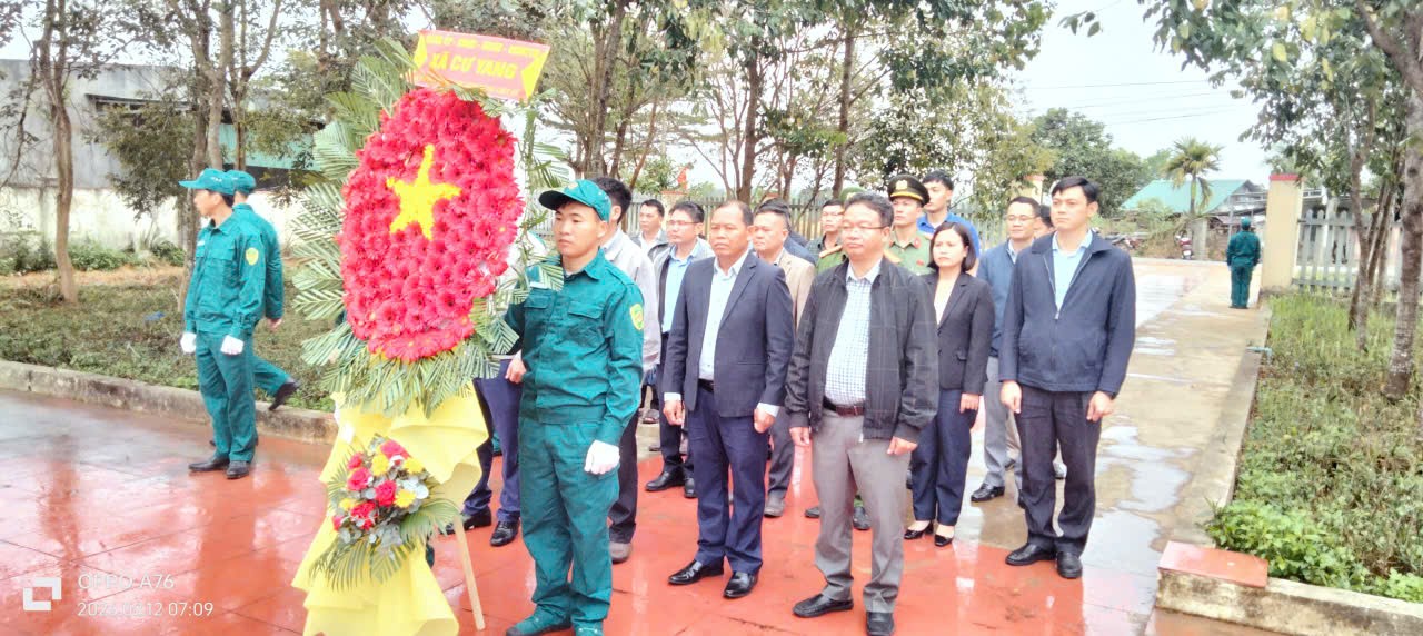 viếng đài tưởng niệm